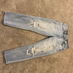 Mom Jean Distressed Light Jeans